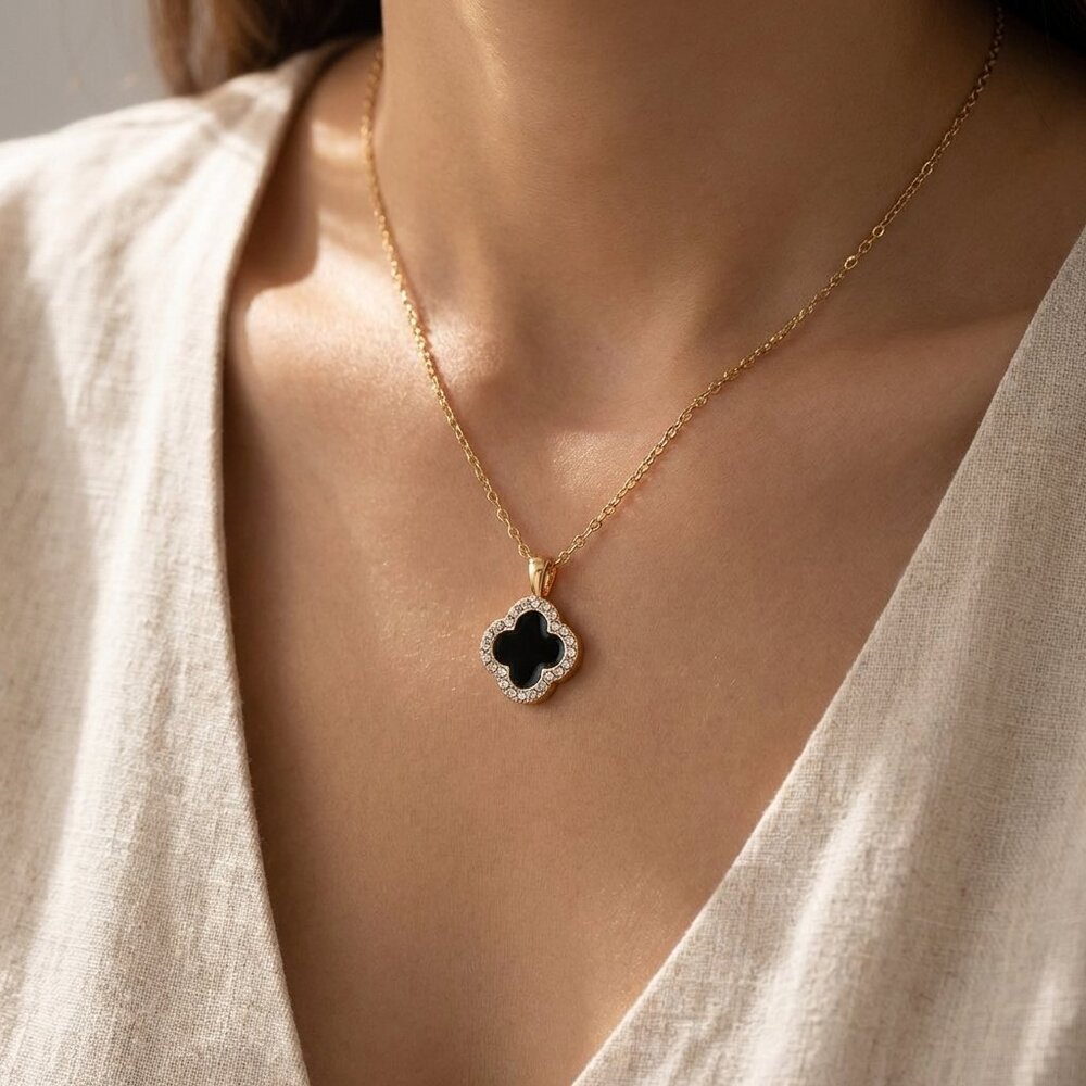 Lucky 🍀 Flower with Black Pendent Necklace